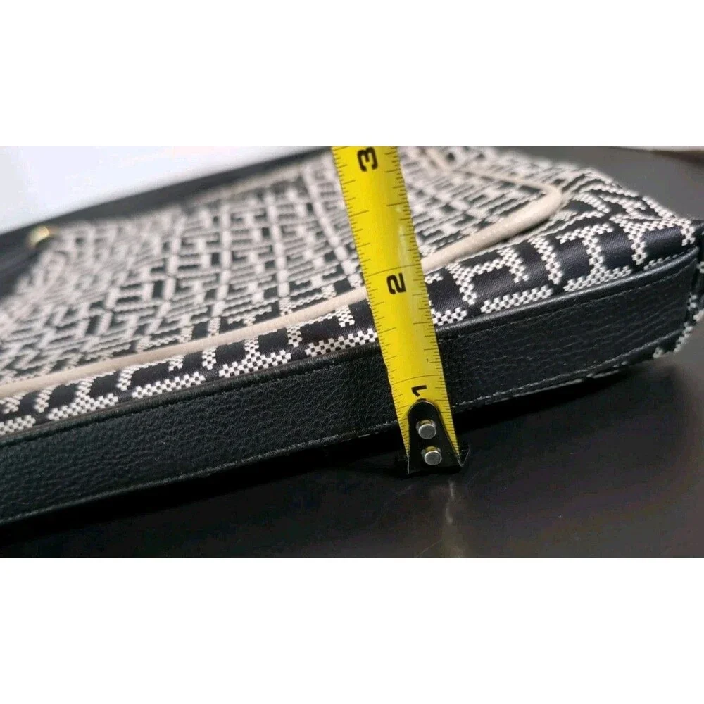 TOMMY HILFIGER LOGO BLACK/WHITE CROSSBODY/MESSENGER BAG ADJUSTABLE STRAP NWT $78